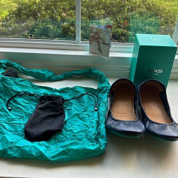 Size 7 Navy Tieks Worn 3 times - Picture 2 of 6